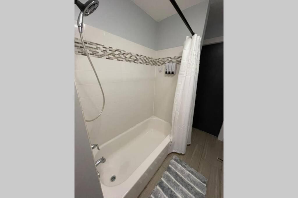 Villa Industrial Brick Townhouse In Downtown Lancaster Exterior foto