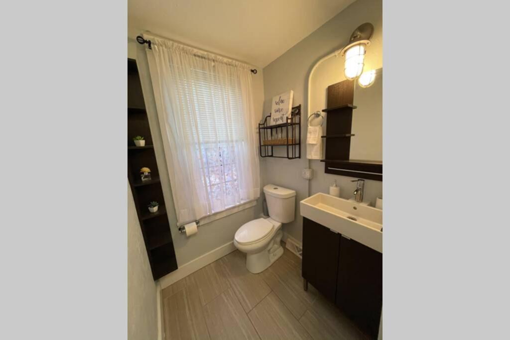 Villa Industrial Brick Townhouse In Downtown Lancaster Exterior foto